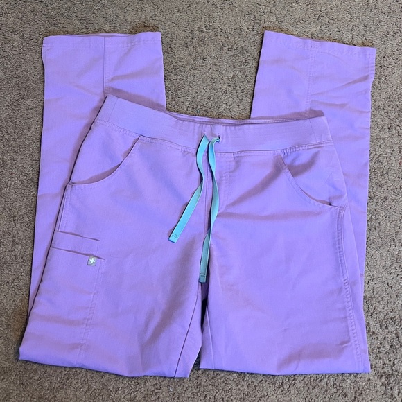 Figs Kade Cargo Scrub Pants in Lilac Dawn size S regular length - Picture 2 of 5